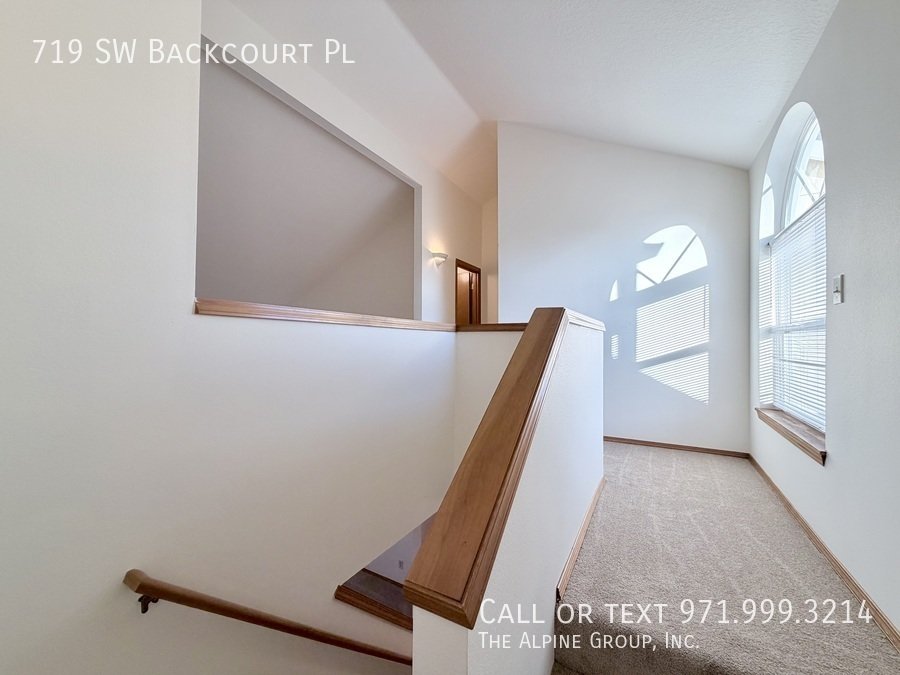 ✨ Vaulted Ceilings, Arched Windows & Natural Light Galore property image