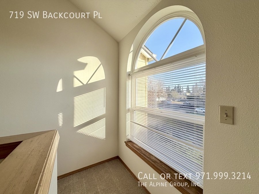 ✨ Vaulted Ceilings, Arched Windows & Natural Light Galore property image