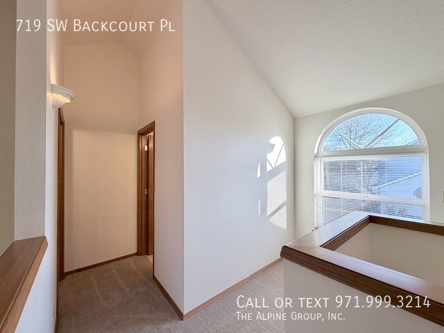 ✨ Vaulted Ceilings, Arched Windows & Natural Light Galore property image