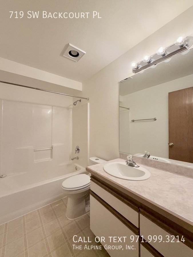 ✨ Vaulted Ceilings, Arched Windows & Natural Light Galore property image