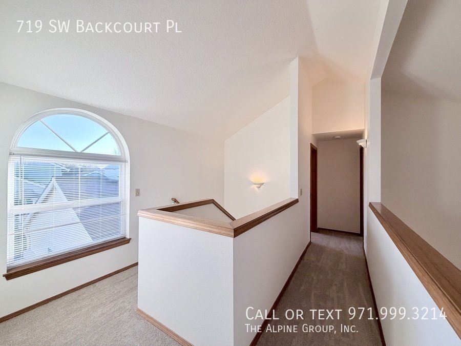 ✨ Vaulted Ceilings, Arched Windows & Natural Light Galore property image