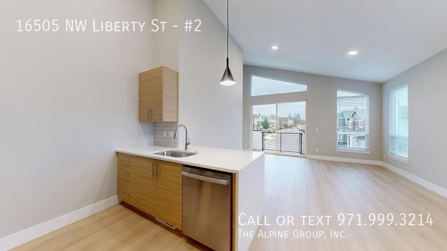 ✨ Brand-New Liberty Duplex – Vaulted Ceilings & Covered Balcony property image