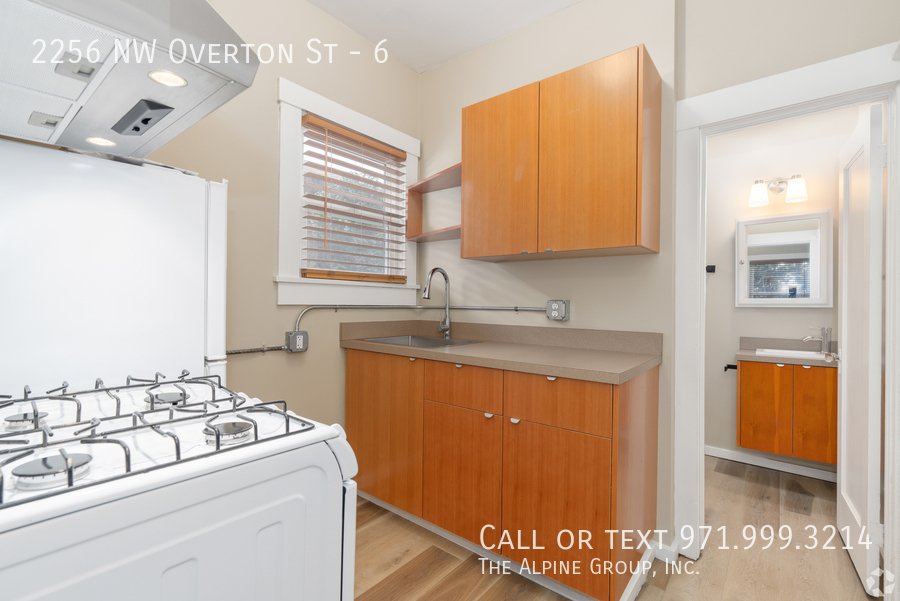 📍 Live in the Heart of Nob Hill! Studio Living on NW 23rd property image