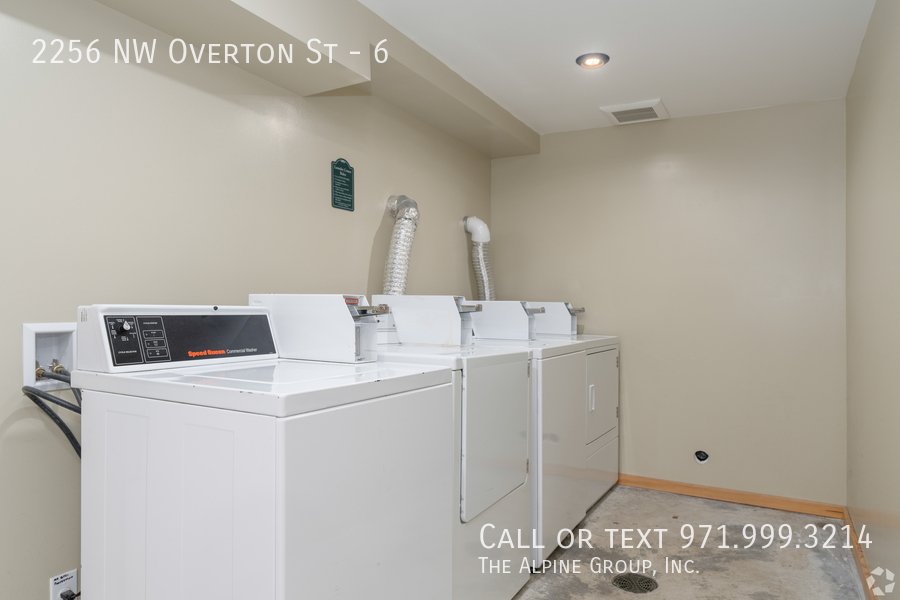 📍 Live in the Heart of Nob Hill! Studio Living on NW 23rd property image