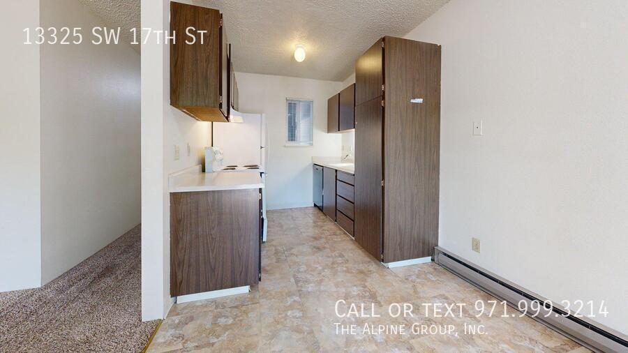🌟 Quiet Corner Unit with Prime Location property image
