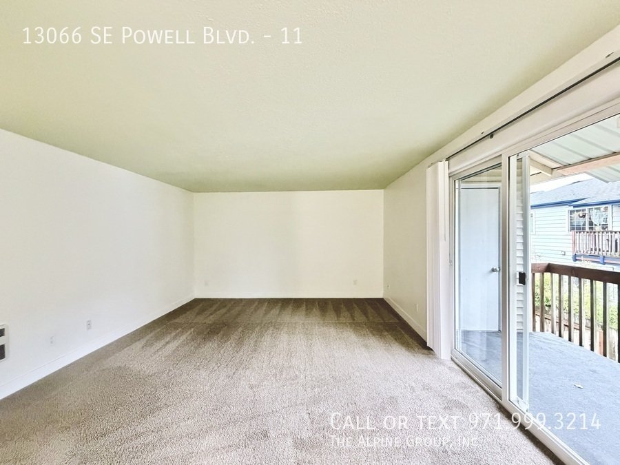 🔑 One Month FREE – Bright Top-Floor Retreat with Parking property image