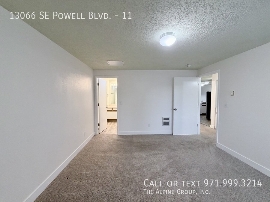 🔑 One Month FREE – Bright Top-Floor Retreat with Parking property image