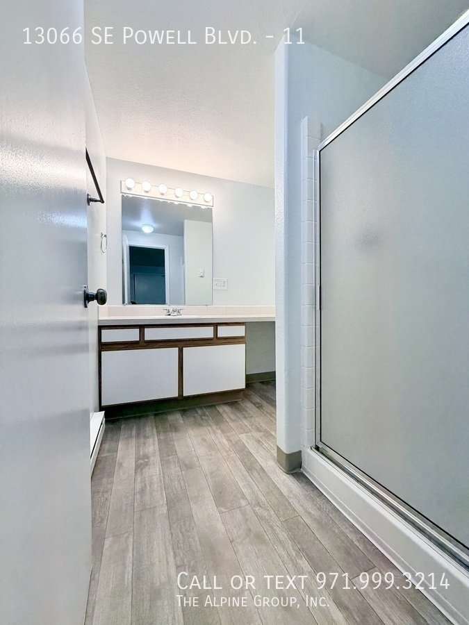 🔑 One Month FREE – Bright Top-Floor Retreat with Parking property image