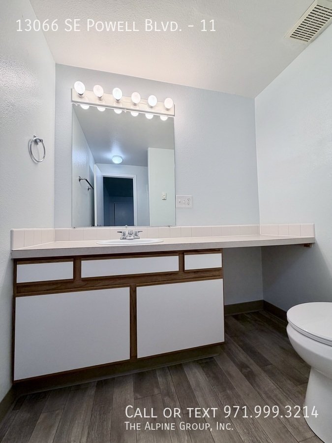 🔑 One Month FREE – Bright Top-Floor Retreat with Parking property image