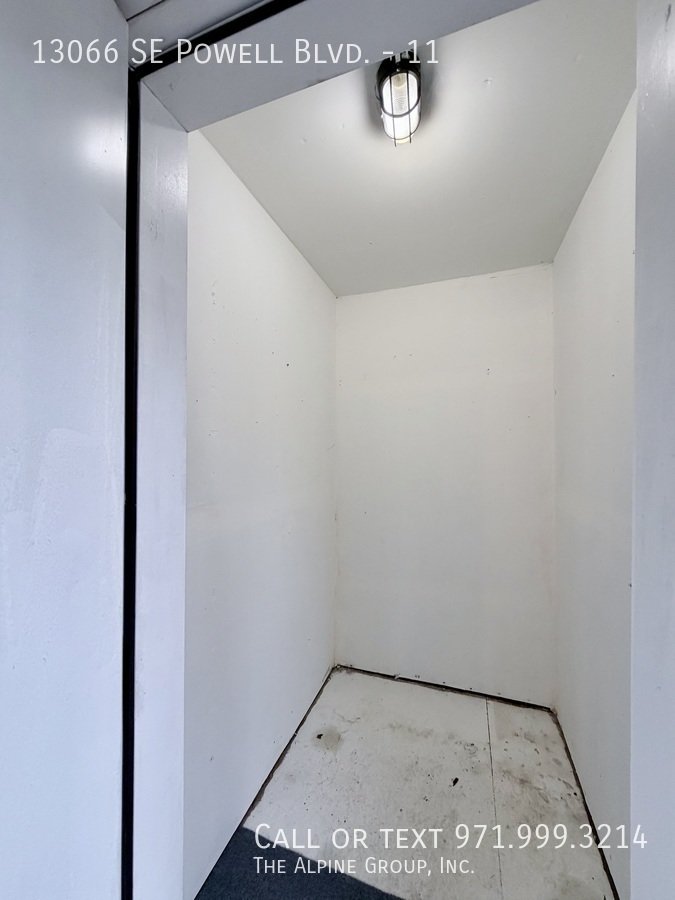 🔑 One Month FREE – Bright Top-Floor Retreat with Parking property image