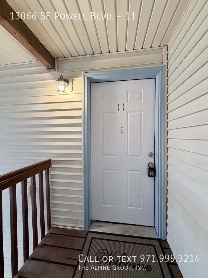 🔑 One Month FREE – Bright Top-Floor Retreat with Parking property image