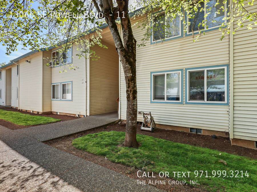 🔑 One Month FREE – Bright Top-Floor Retreat with Parking property image