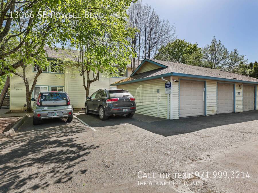 🔑 One Month FREE – Bright Top-Floor Retreat with Parking property image