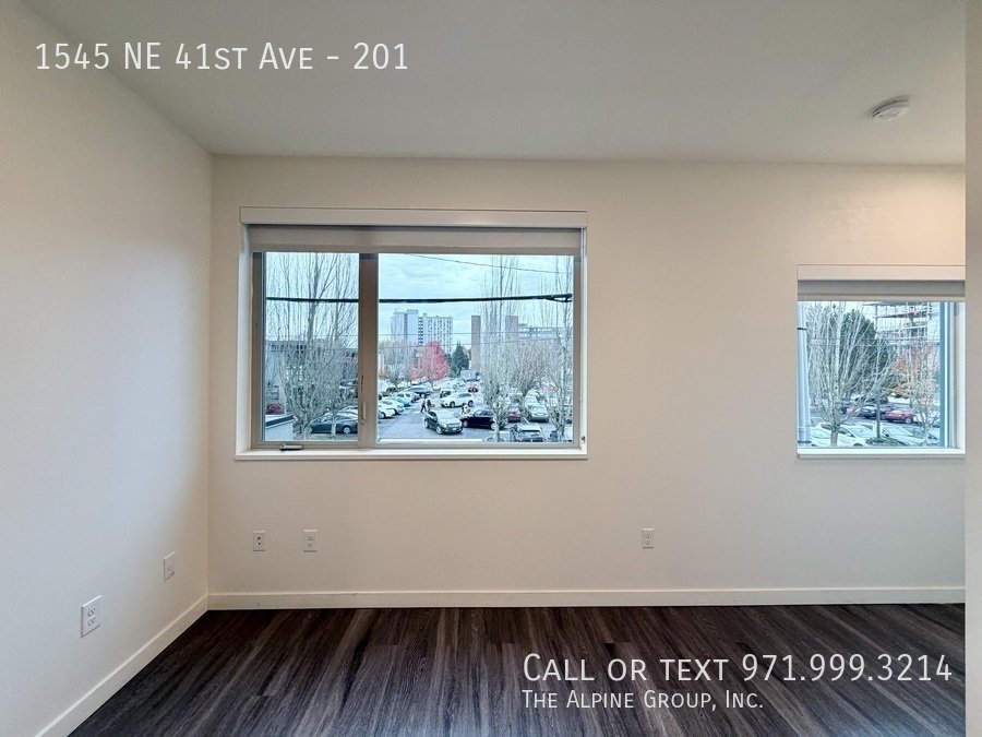 🔑 6–18 Month Leases Available + Rent Specials! |🏡 41 Central Studio! property image