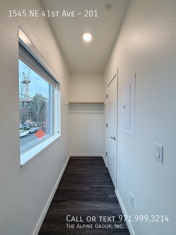 🔑 6–18 Month Leases Available + Rent Specials! |🏡 41 Central Studio! property image