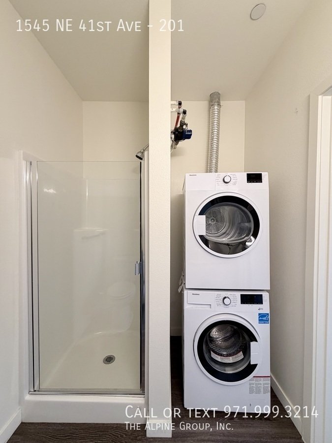 🔑 6–18 Month Leases Available + Rent Specials! |🏡 41 Central Studio! property image