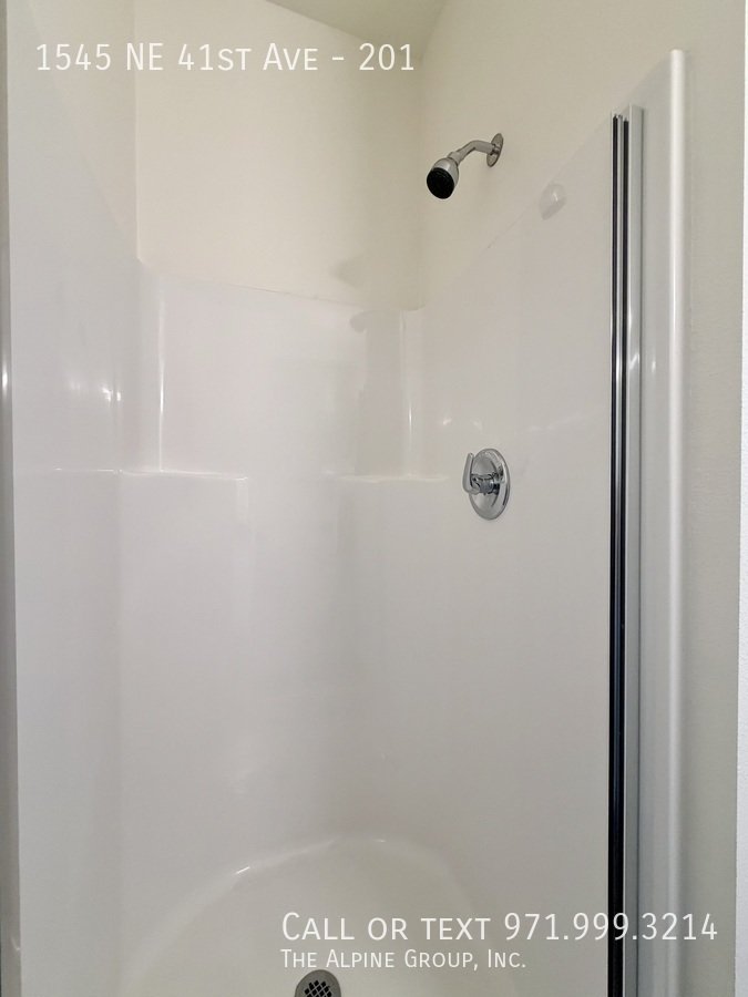 🔑 6–18 Month Leases Available + Rent Specials! |🏡 41 Central Studio! property image