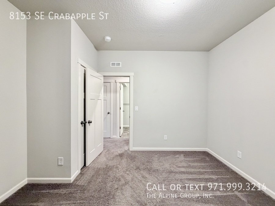 🍲 Granite Island + Stainless Appliances + Smart Fridge property image