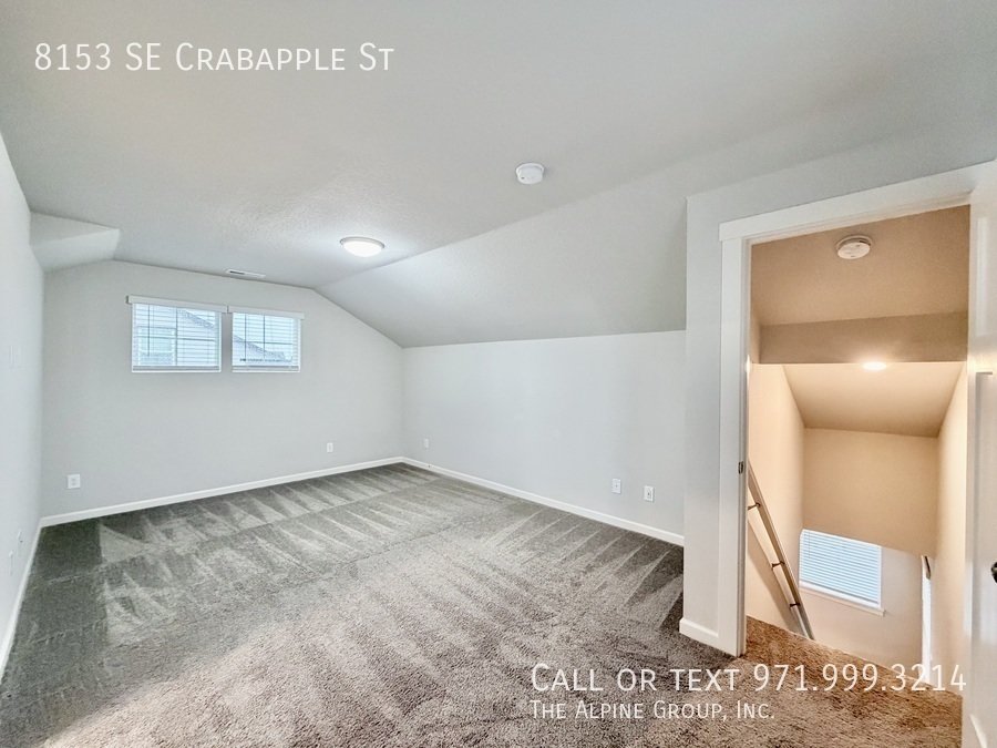 🍲 Granite Island + Stainless Appliances + Smart Fridge property image