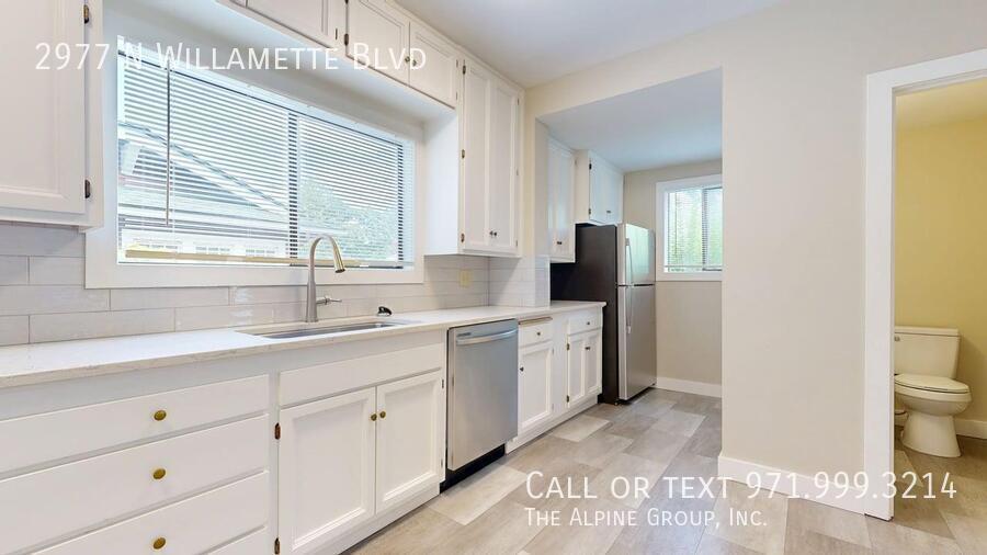 Charming Updated Home with River Views in North Portland 🌿 property image