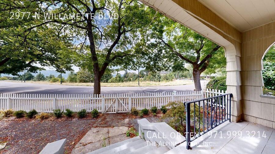 Charming Updated Home with River Views in North Portland 🌿 property image