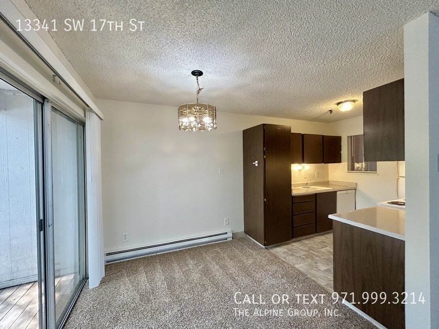 **Bright & Spacious Top‑Floor 2‑Bedroom with Balcony & In‑Unit Washer/Dryer – Utilities Included!** property image