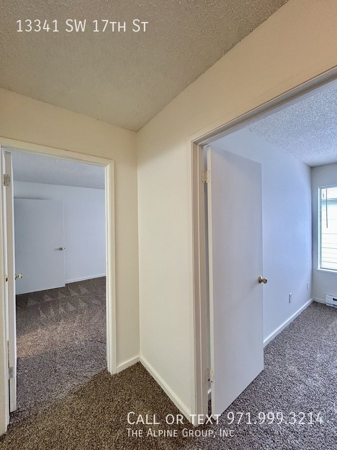 **Bright & Spacious Top‑Floor 2‑Bedroom with Balcony & In‑Unit Washer/Dryer – Utilities Included!** property image