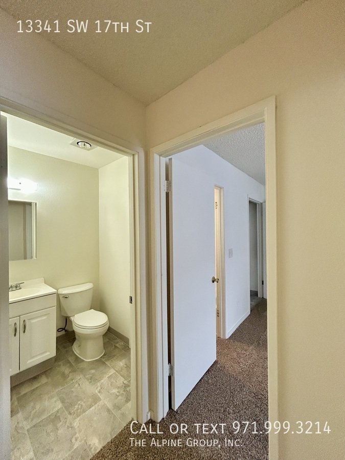 **Bright & Spacious Top‑Floor 2‑Bedroom with Balcony & In‑Unit Washer/Dryer – Utilities Included!** property image