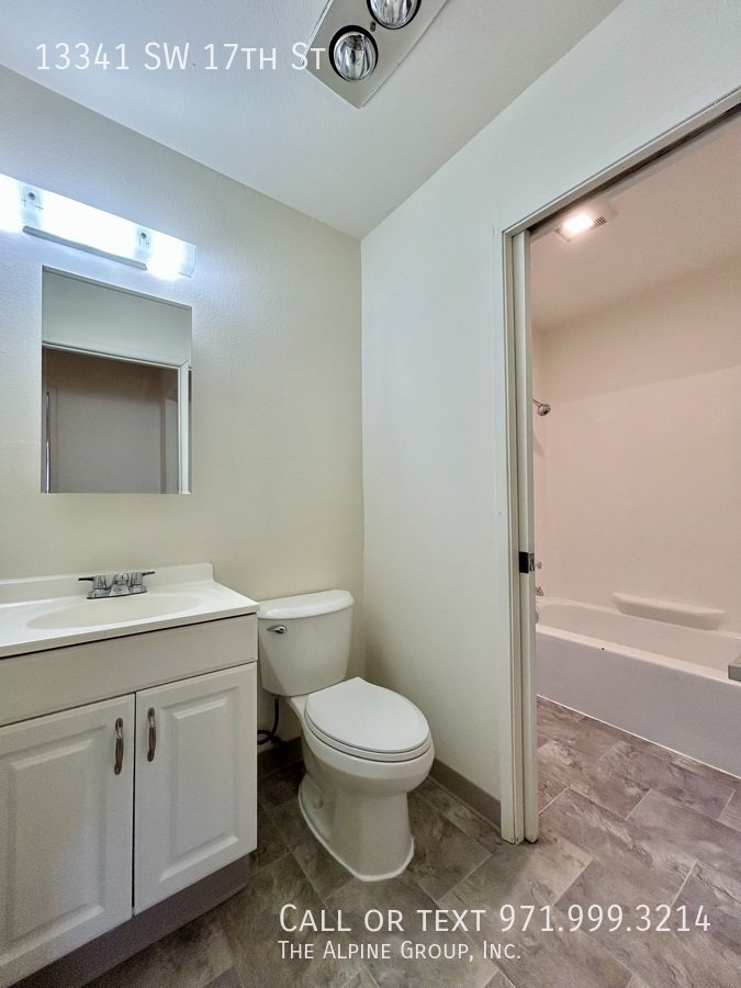 **Bright & Spacious Top‑Floor 2‑Bedroom with Balcony & In‑Unit Washer/Dryer – Utilities Included!** property image