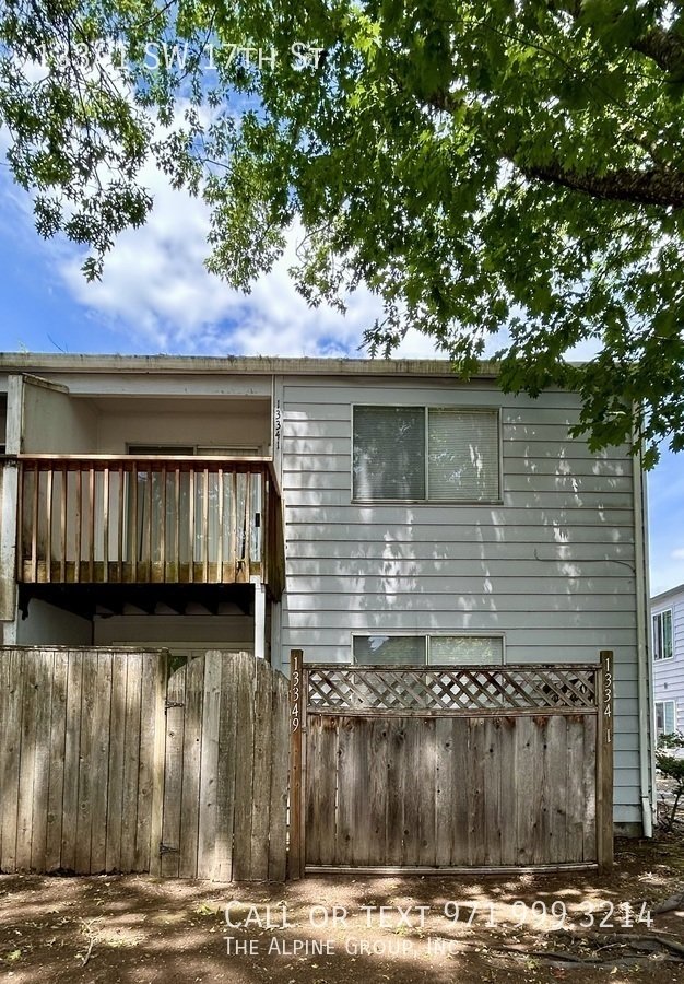 **Bright & Spacious Top‑Floor 2‑Bedroom with Balcony & In‑Unit Washer/Dryer – Utilities Included!** property image