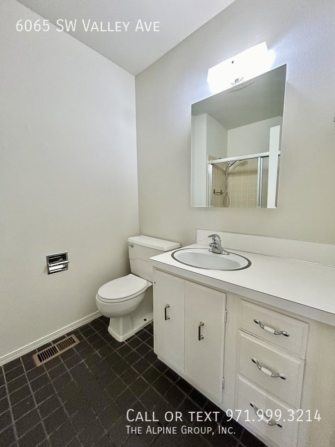 Townhome‑Style 2 Bedroom / 1.5 Bath in a Small 4‑Unit Community! property image