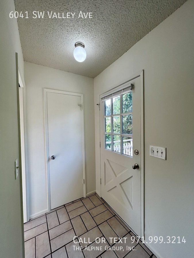 🚗 2BR Apartment with Garage & Great Natural Light property image