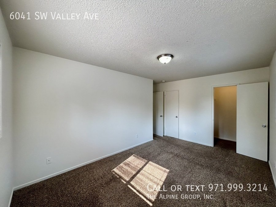 🚗 2BR Apartment with Garage & Great Natural Light property image